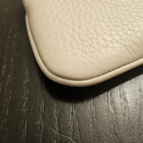 Gucci Soho Leather Tassel Key Pouch Cream GG Logo Authentic - Picture 9 of 11